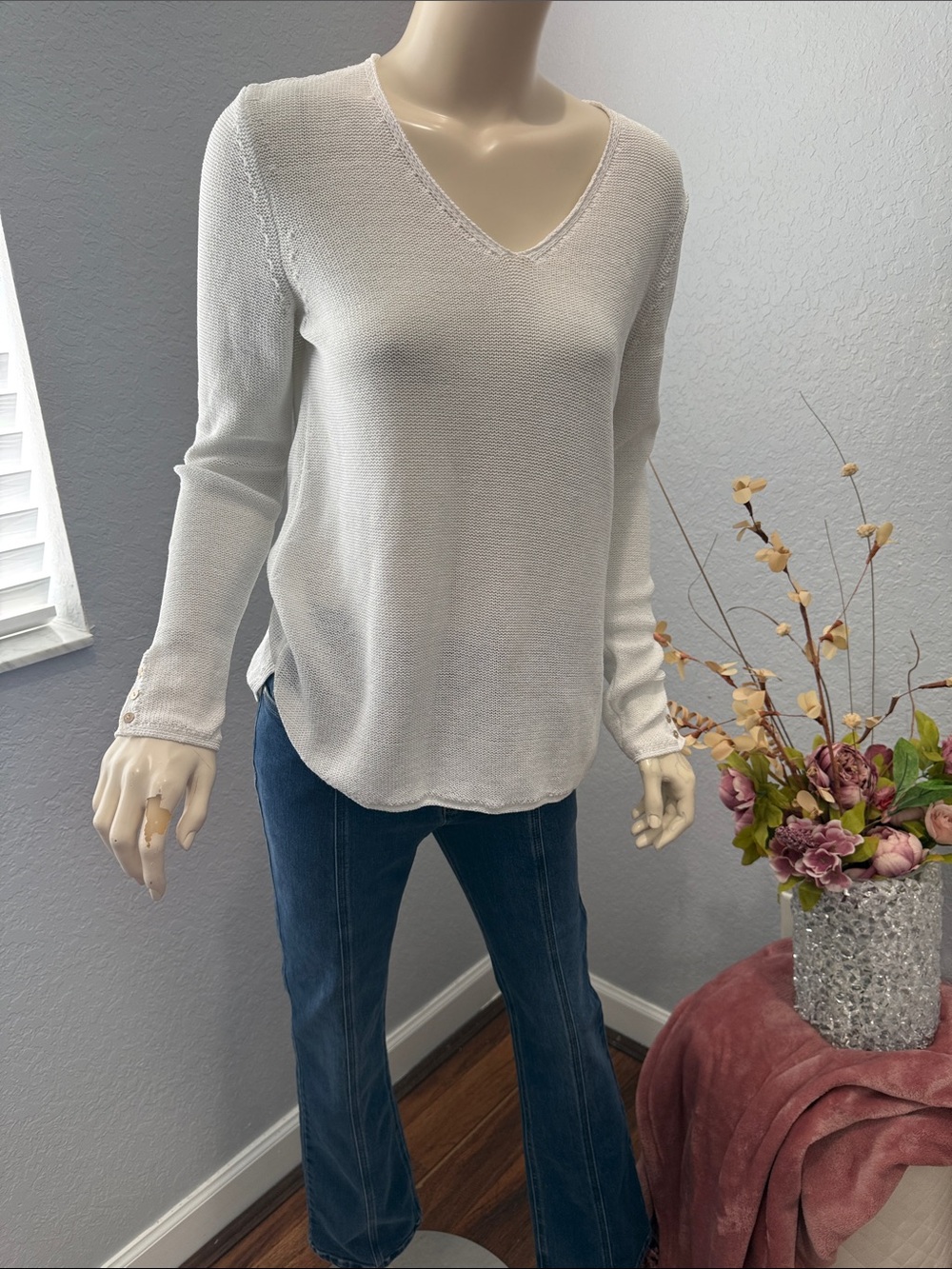 J. McLaughlin Off-White V-Neck Lightweight Knit Top